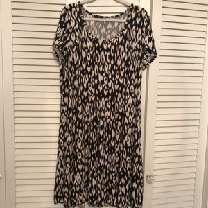 Sz 2X EUC Flattering Seamed Dress Scoop Neck Blk